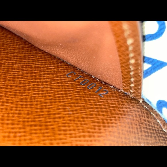 Available ✨
LOUIS VUITTON BRAZZA WALLET MONOGRAM - Picture 11 of 16